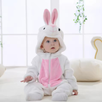 barboteuse-calin-mignon-lapin-blanc-moderne