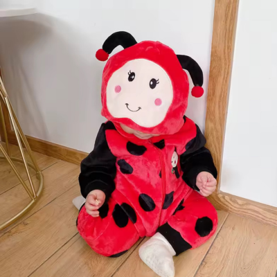combinaison-bebe-abeille-rouge-facile-de-bouger