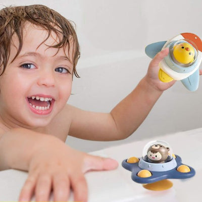 Jouet de bain dessin animé rotatif installé dans la baignoire pour amuser bébé.