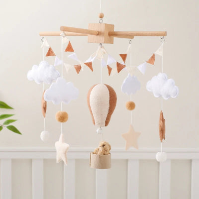 Zoom sur le mobile pour lit bebe montgolfière.
