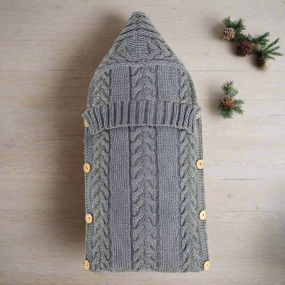 Nid d'ange bebe deluxe chaud déposé sur le plancher. 