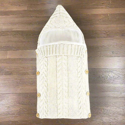 Nid d'ange bebe deluxe douillet déposé sur le plancher.