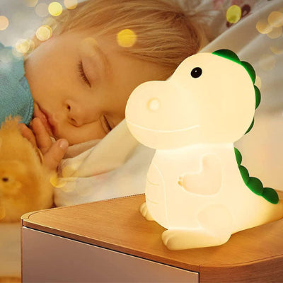Veilleuse bébé Led Dinosaure illumine la chambre. Un enfant dort calmement à côté.